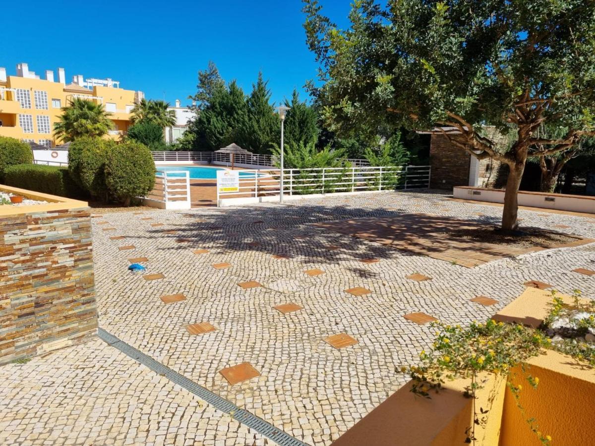 Marinho - 2 Bedroom 2 Bathroom Ground Floor Apartment With Communal Pool And Gardens Conceicao  Экстерьер фото