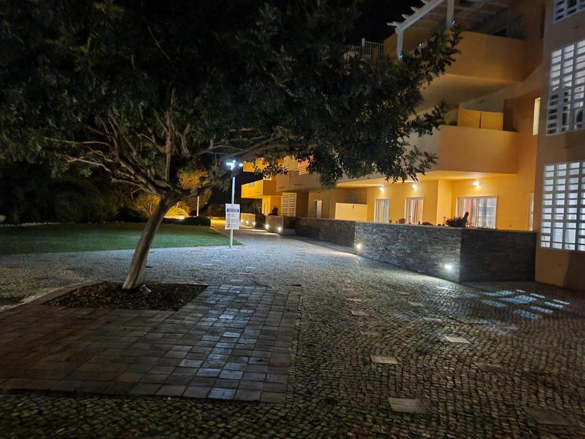 Marinho - 2 Bedroom 2 Bathroom Ground Floor Apartment With Communal Pool And Gardens Conceicao  Экстерьер фото
